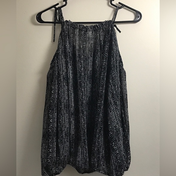 Victoria’s Secret Moda International Cold Shoulders Chiffon top - M - Picture 7 of 8